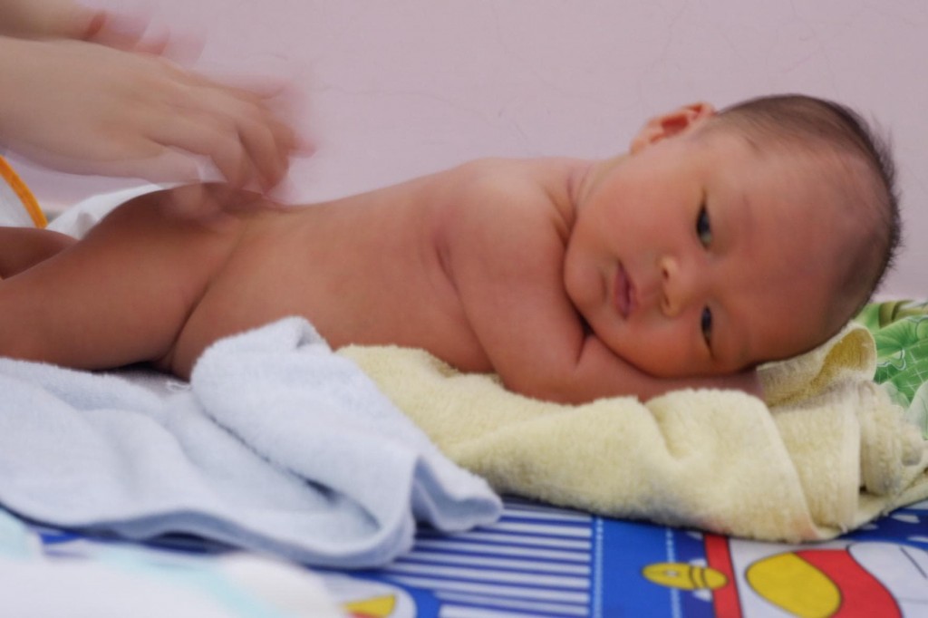 Chăm sóc bé cơ bản tại nhà Biên Hòa